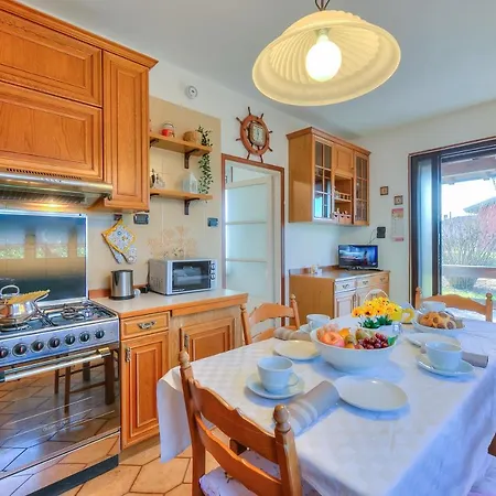 Hébergement de vacances Cedar House Few Minutes From - Happy