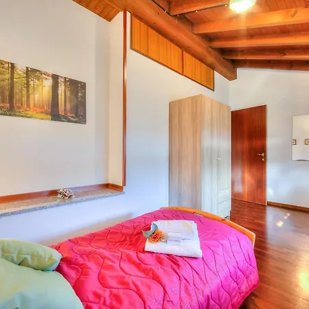 Cedar House Few Minutes From - Happy * Angera
